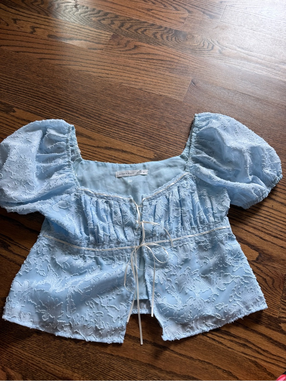 Altard State NWOT Light Blue Puff-Sleeve Lace Crop Top M